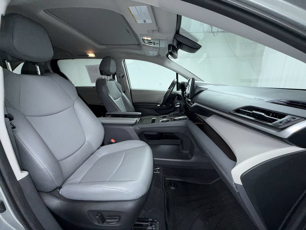 Certified 2024 Toyota Sienna XLE w/ XLE Plus Package AWD/4WD image 19