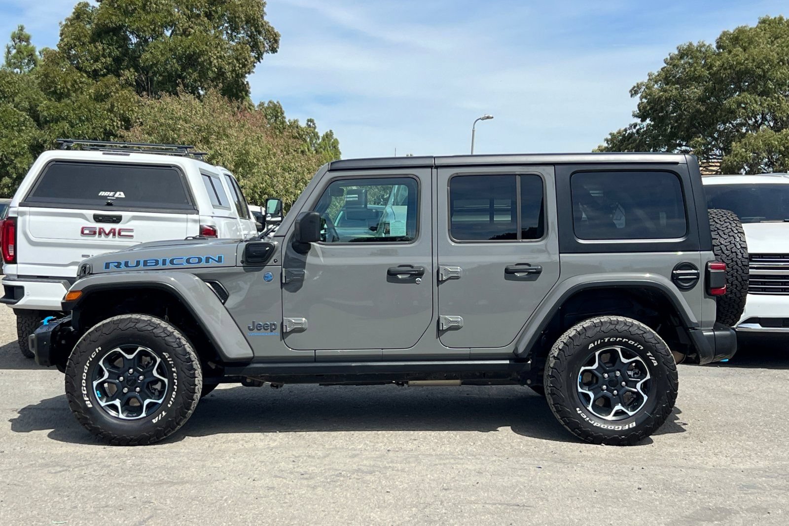 Used 2023 Jeep Wrangler Unlimited Rubicon 4xe w/ Steel Bumper Group AWD/4WD image 7