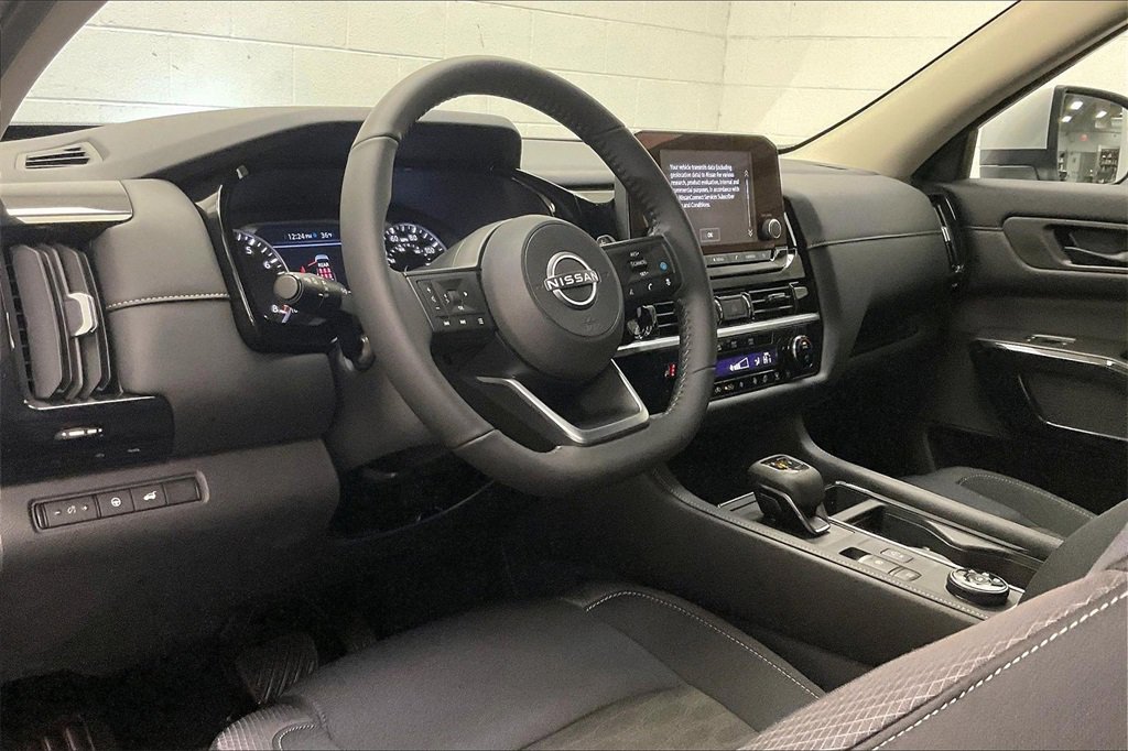 Certified 2025 Nissan Pathfinder SV image 13