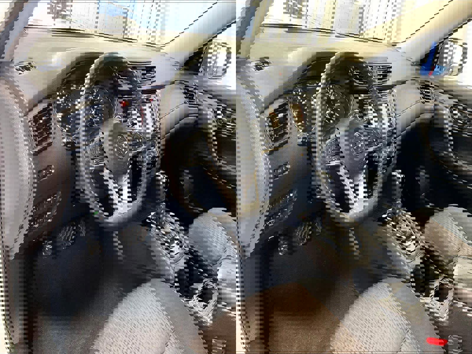 Used 2018 Nissan Rogue SV w/ Premium Package AWD/4WD image 8