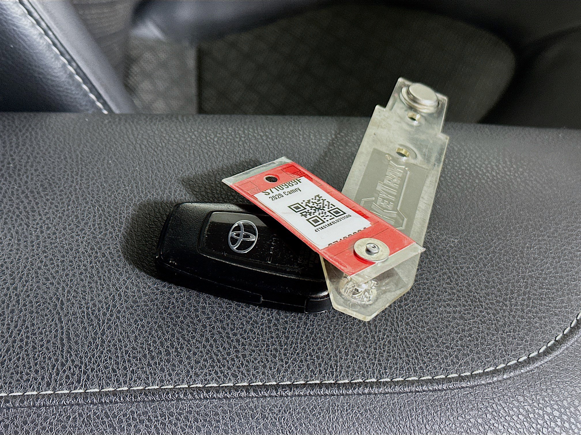 Used 2020 Toyota Camry XSE FWD image 33