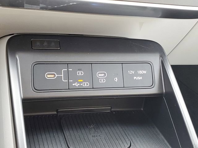 Used 2025 Hyundai Kona Limited image 30