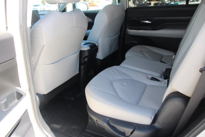 Certified 2024 Toyota Grand Highlander AWD image 14