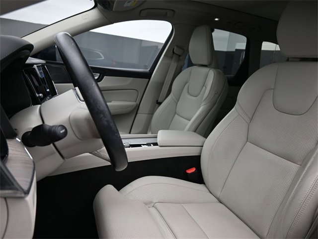 Used 2023 Volvo XC60 B6 Ultimate w/ Climate Package image 9