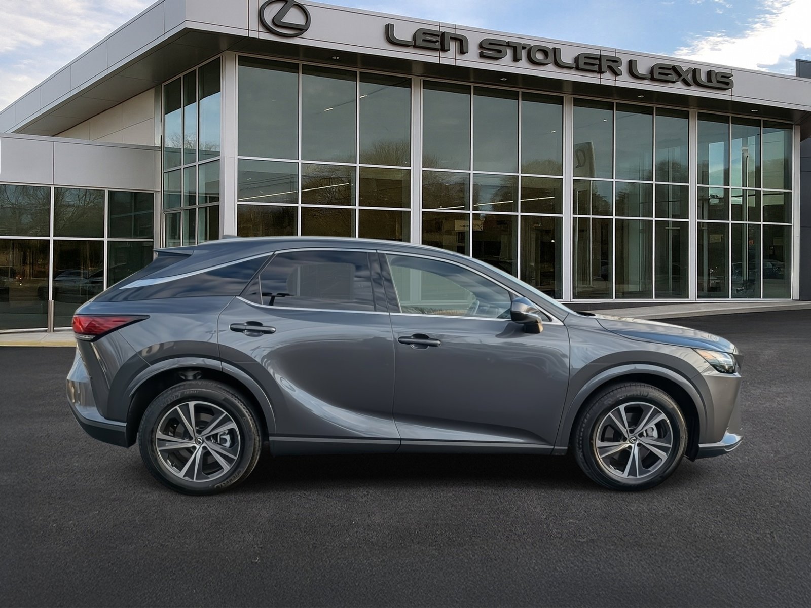 Used 2024 Lexus RX 350 Premium image 2