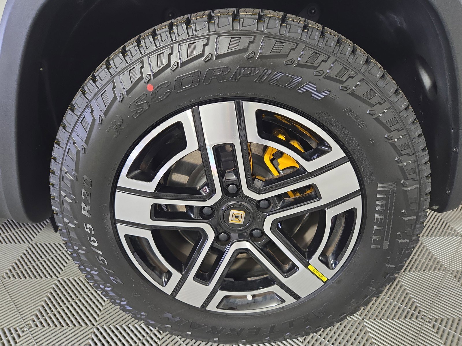 Used 2022 Rivian R1S Launch Edition image 10