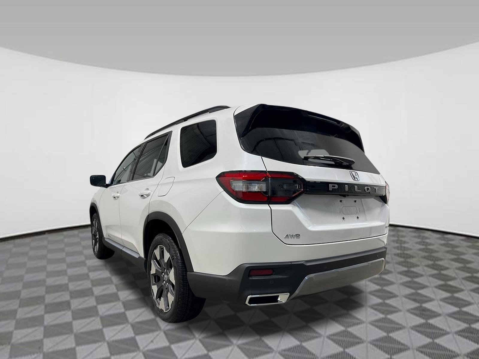 New 2026 Honda Pilot Touring image 4