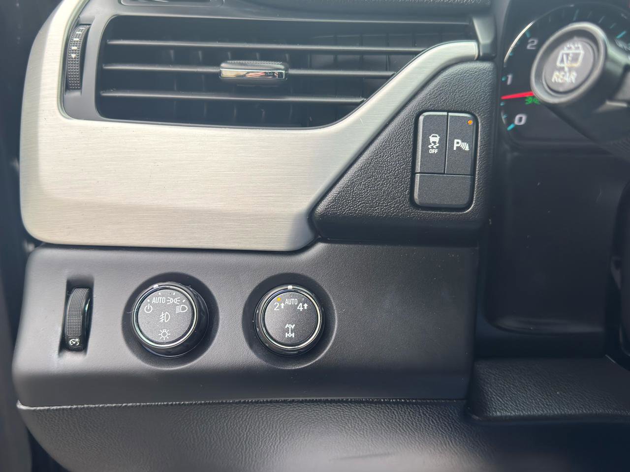 Used 2018 GMC Yukon SLE AWD/4WD image 13