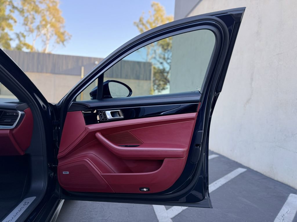 Used 2018 Porsche Panamera 4S image 33