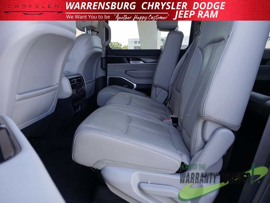 Used 2024 Jeep Wagoneer L Series II w/ Flexible Seating Group AWD/4WD image 14