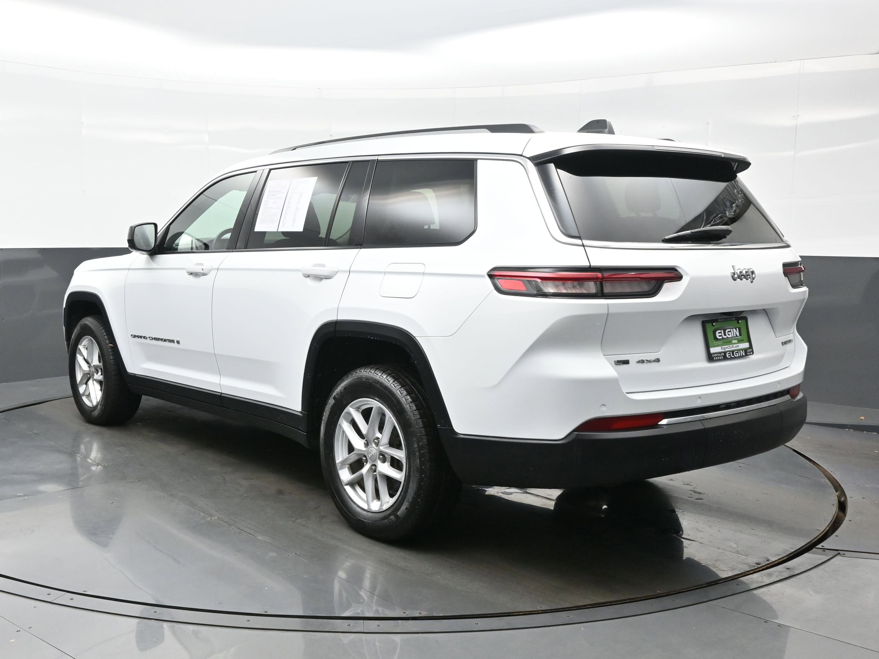 Used 2022 Jeep Grand Cherokee L Laredo w/ Luxury Tech Group I AWD/4WD image 4