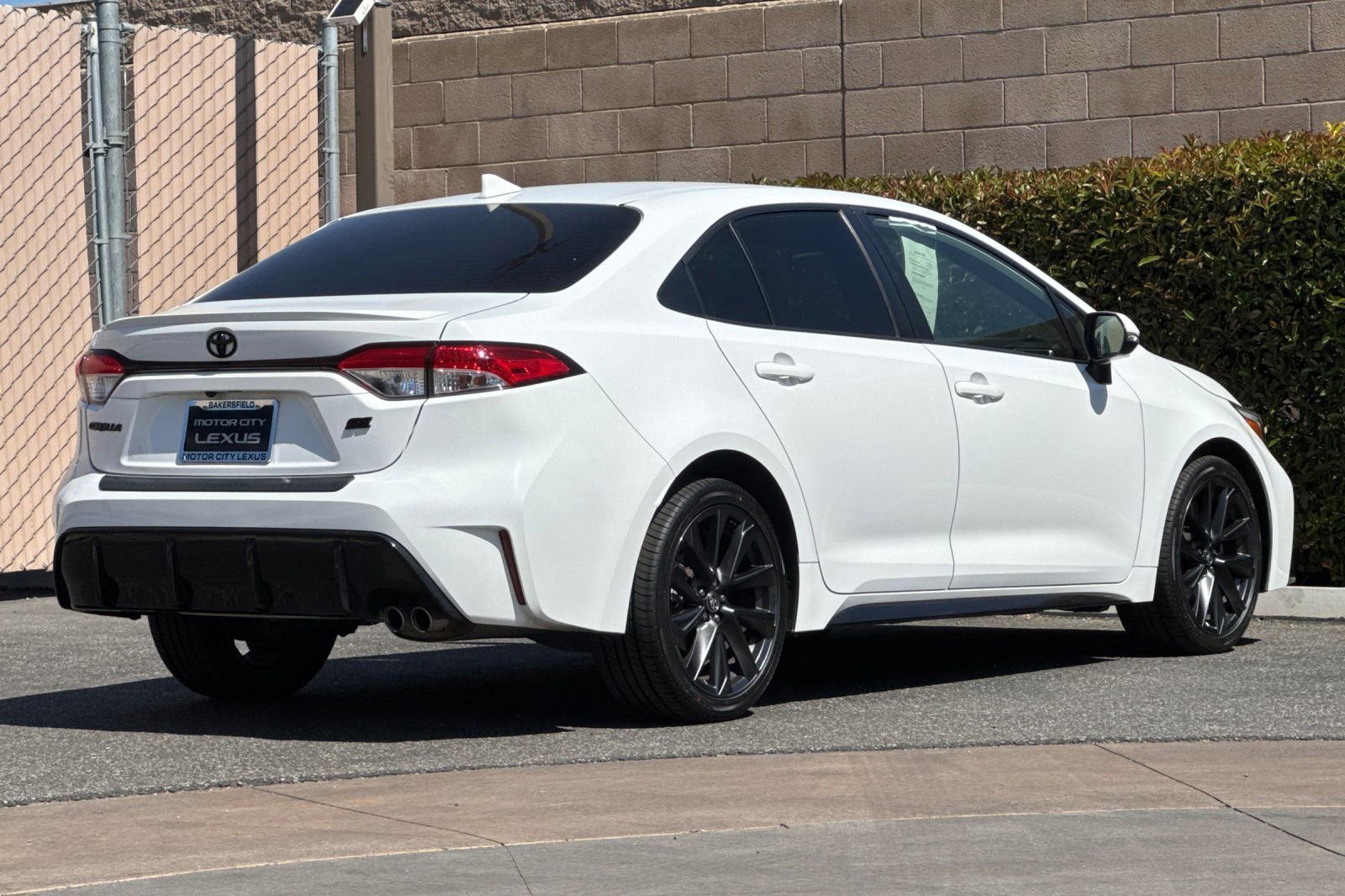 Used 2023 Toyota Corolla SE w/ SE Premium Package FWD image 4