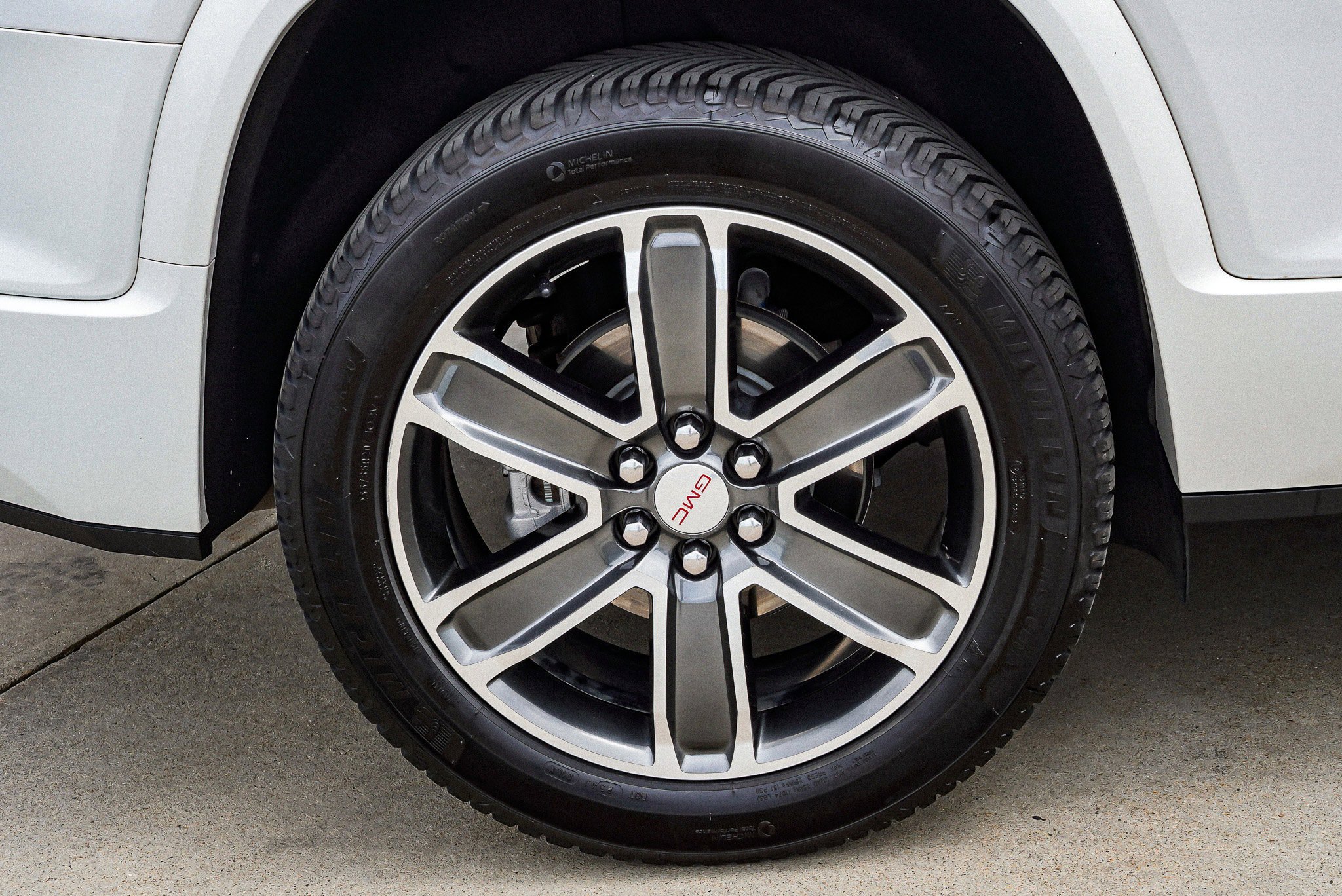 Used 2018 GMC Acadia Denali w/ Technology Package FWD image 11