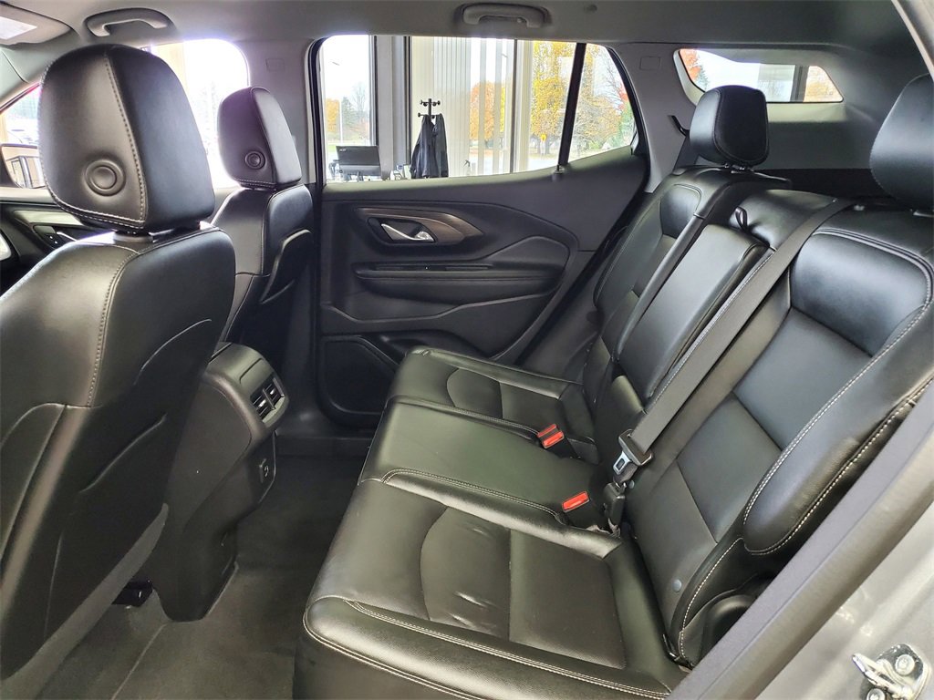 Used 2024 GMC Terrain SLT image 29