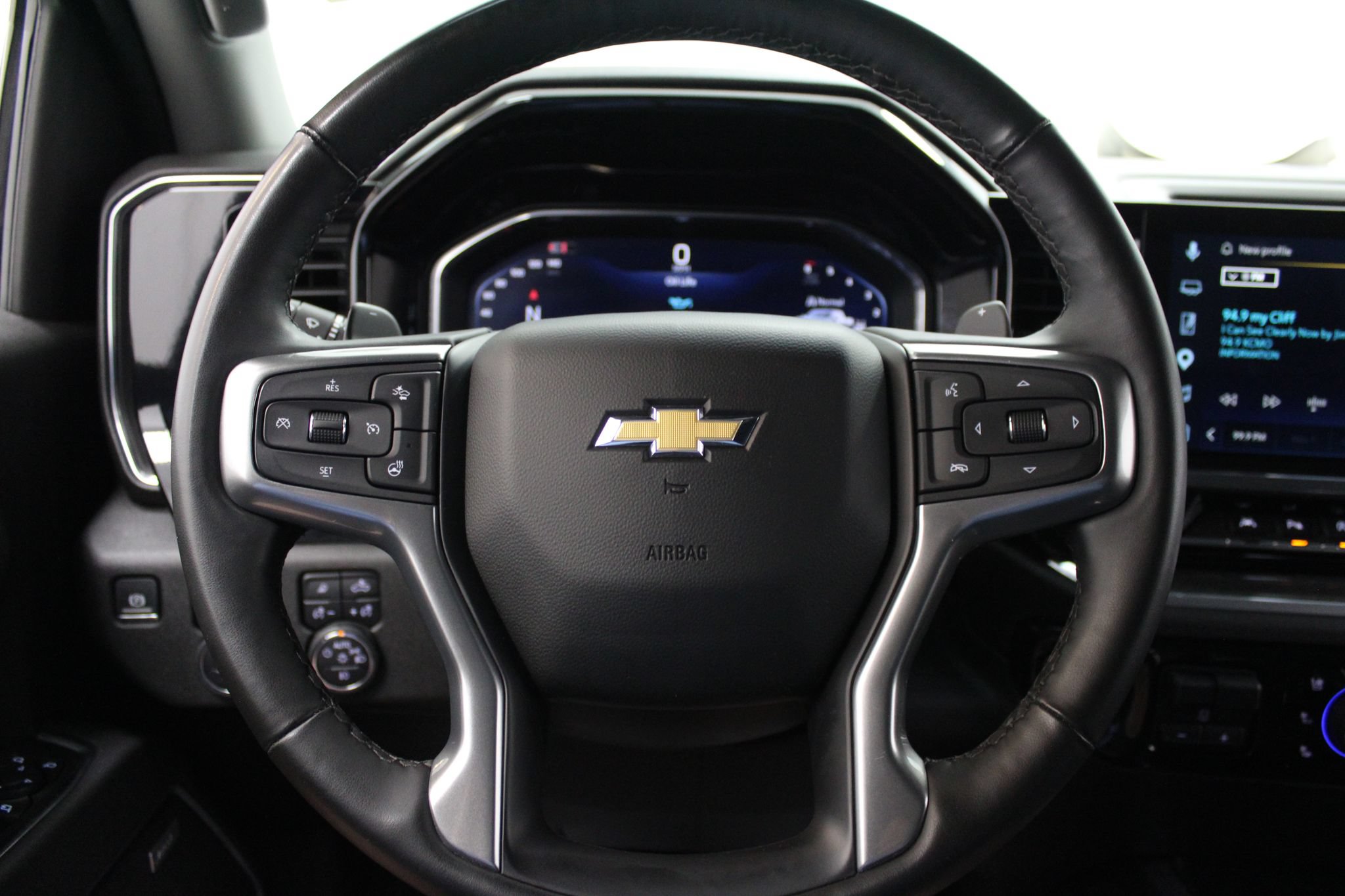 Used 2025 Chevrolet Silverado 1500 LTZ AWD/4WD image 36