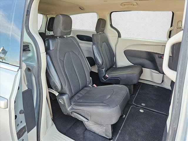 Used 2022 Chrysler Voyager LX image 19