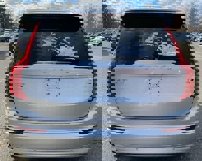 Used 2022 Volvo XC90 T6 Momentum image 8