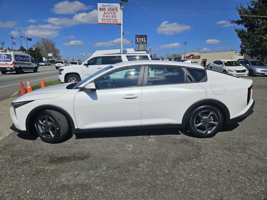 Used 2025 Kia K4 LXS image 2