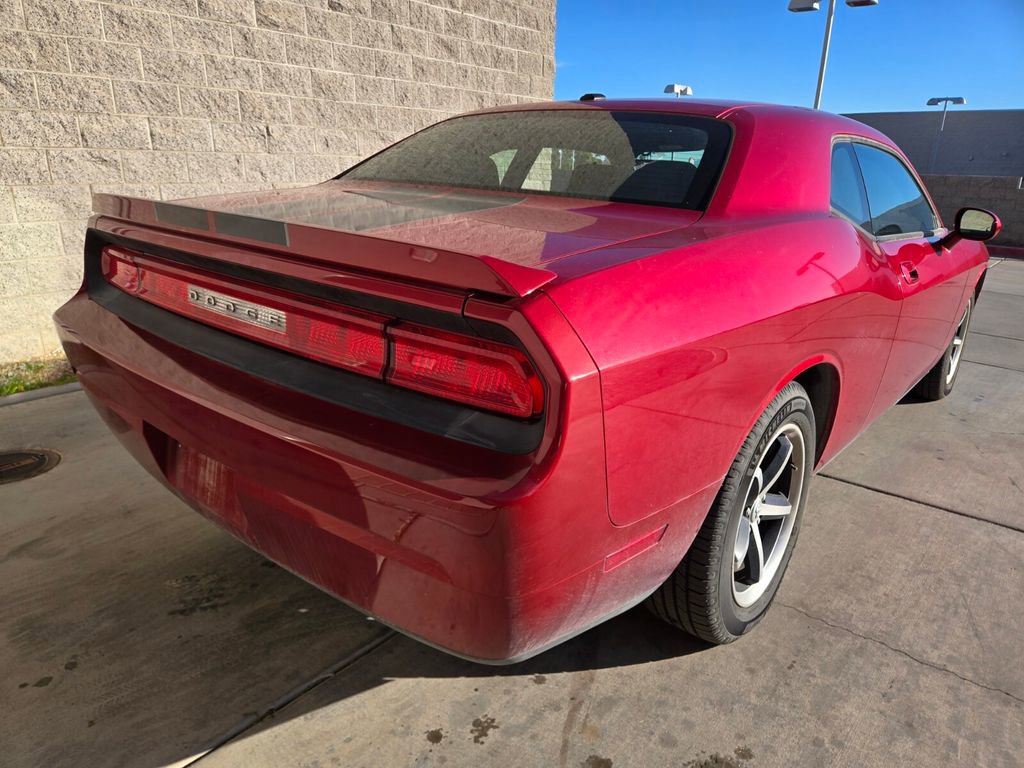 Used 2010 Dodge Challenger SE image 4