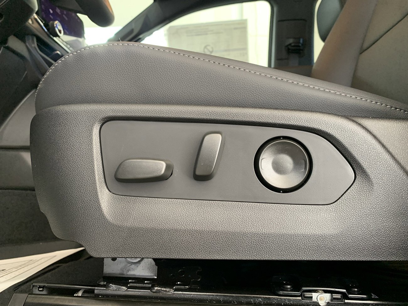 New 2024 Chevrolet Colorado LT w/ LT Convenience Package III image 17