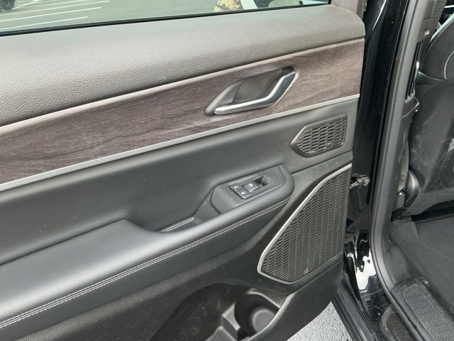 Used 2022 Jeep Grand Cherokee L Limited image 20