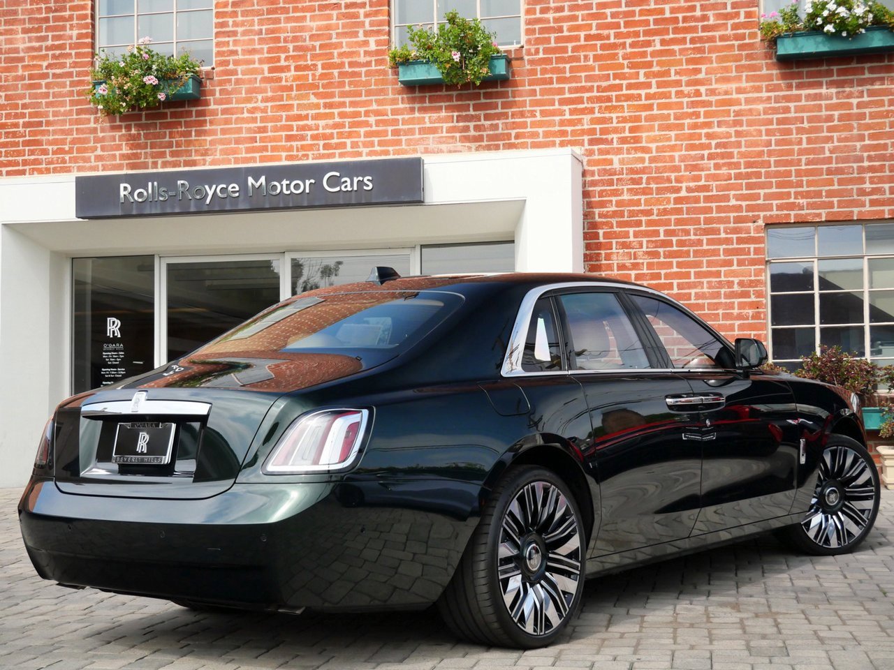 New 2025 Rolls-Royce Ghost image 2