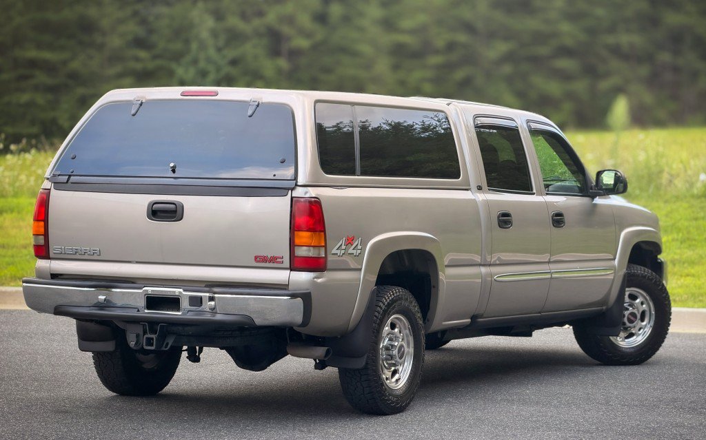 Used 2003 GMC Sierra 1500 SLT w/ SLT Preferred Equipment Group AWD/4WD image 12