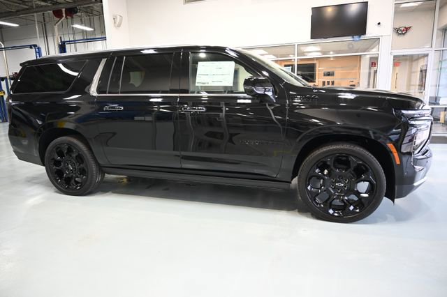 New 2026 Chevrolet Suburban High Country AWD/4WD image 4