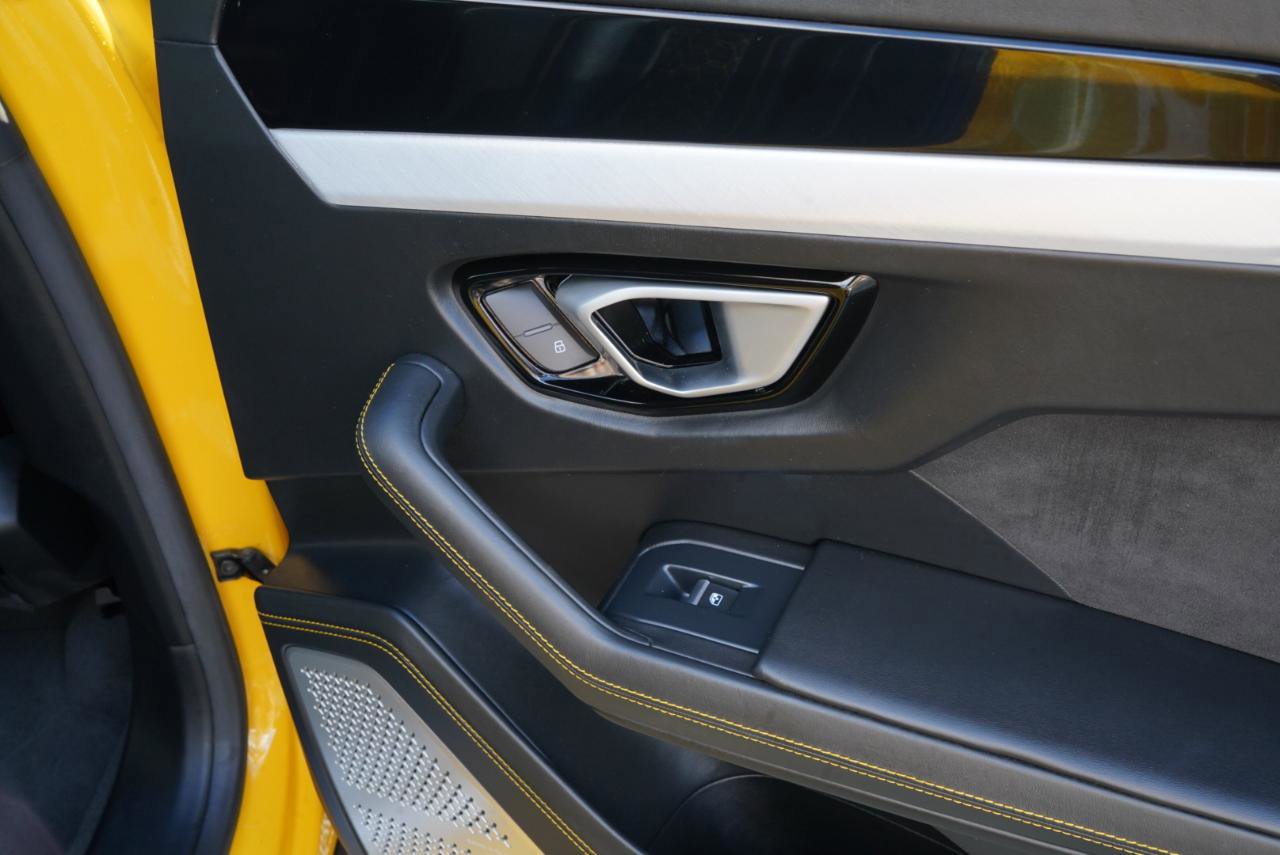 Used 2020 Lamborghini Urus AWD/4WD image 61