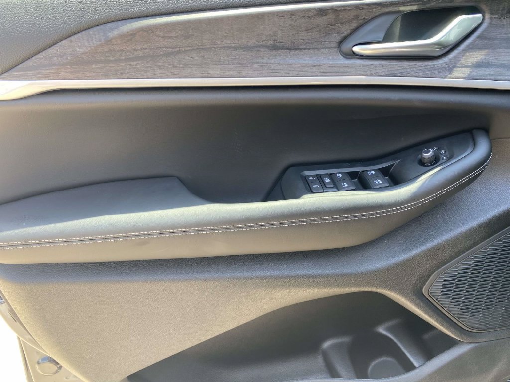 New 2026 Jeep Grand Cherokee Altitude RWD image 13