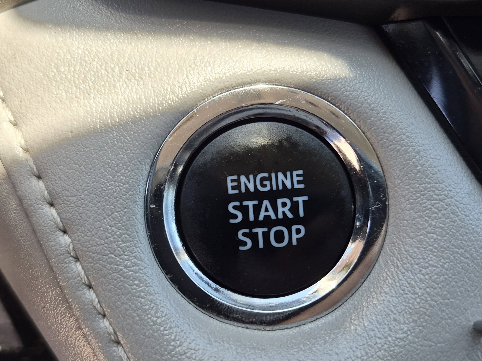Used 2014 Toyota RAV4 Limited w/ Technology Package FWD image 30