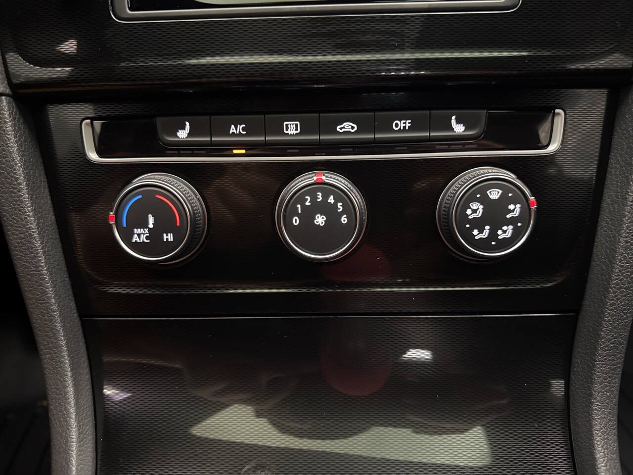 Used 2016 Volkswagen GTI SE w/ Lighting Package (SEL) FWD image 15