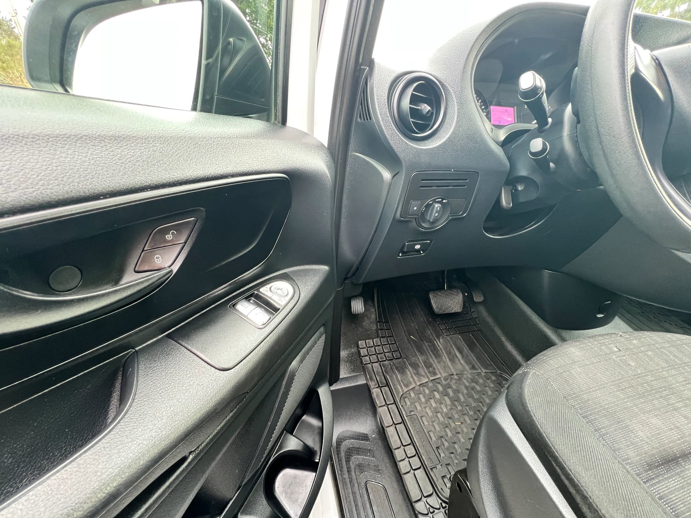 Used 2019 Mercedes-Benz Metris Standard WB Van 3D image 9