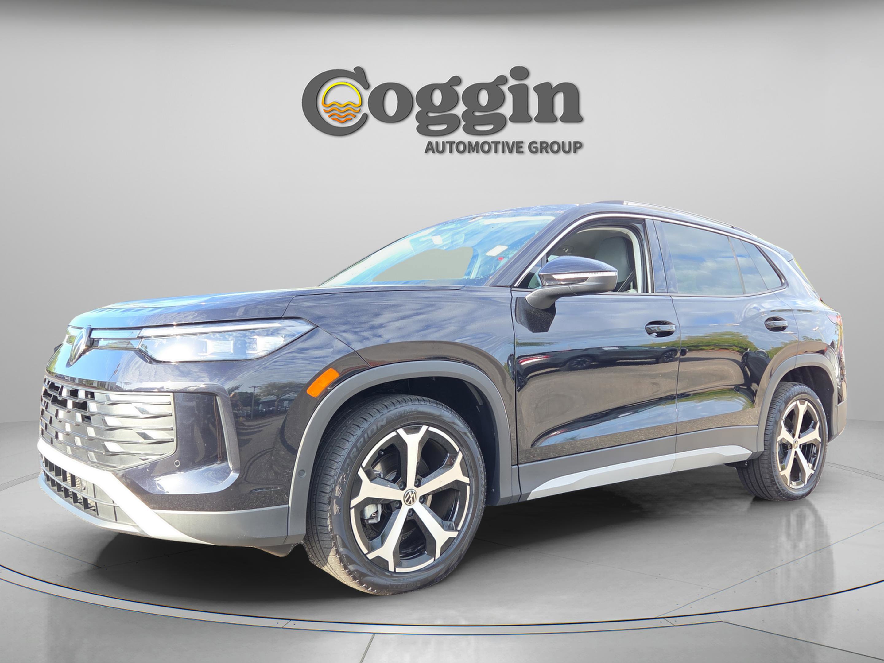 Used 2025 Volkswagen Tiguan SE image 1