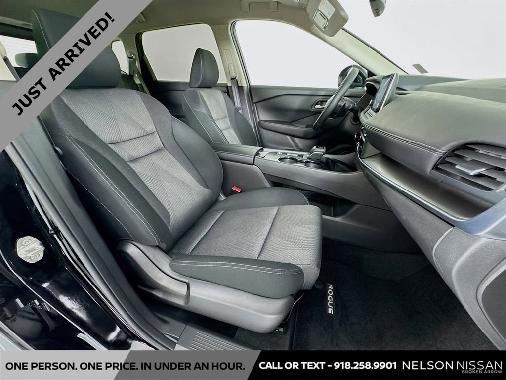 Certified 2025 Nissan Rogue SV image 26