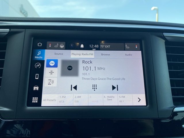 Used 2023 Chrysler Voyager LX image 18