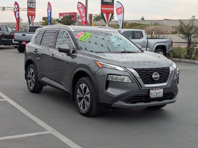 Used 2021 Nissan Rogue SV w/ Premium Package image 3