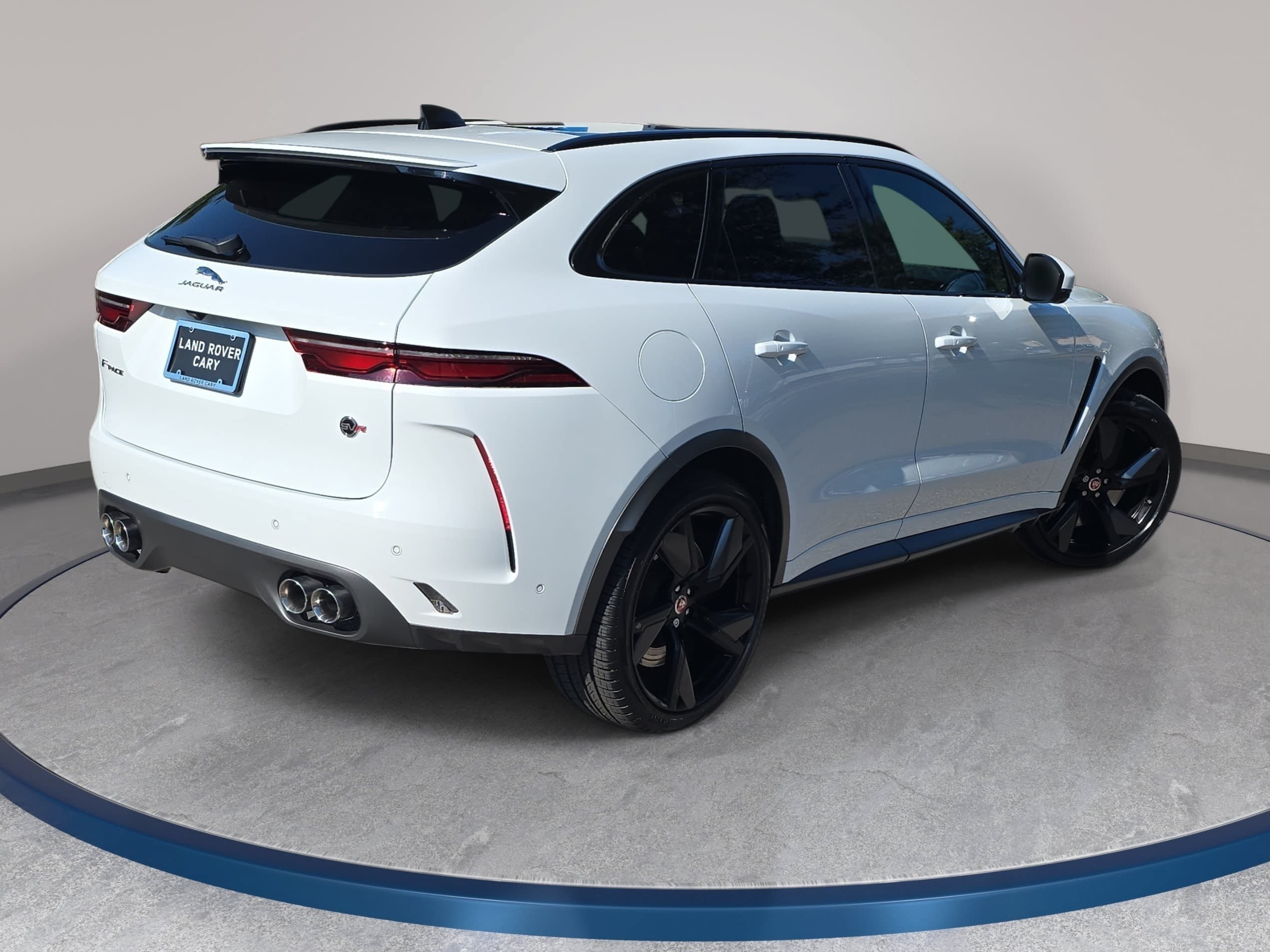 Certified 2023 Jaguar F-PACE SVR AWD/4WD image 5