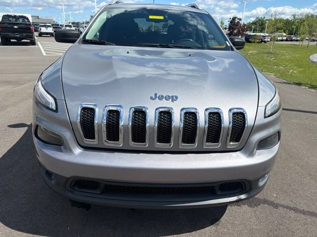 Used 2016 Jeep Cherokee Latitude w/ Comfort/Convenience Group AWD/4WD image 3