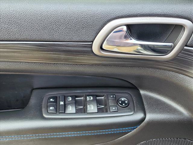 Used 2019 Jeep Grand Cherokee Laredo AWD/4WD image 25