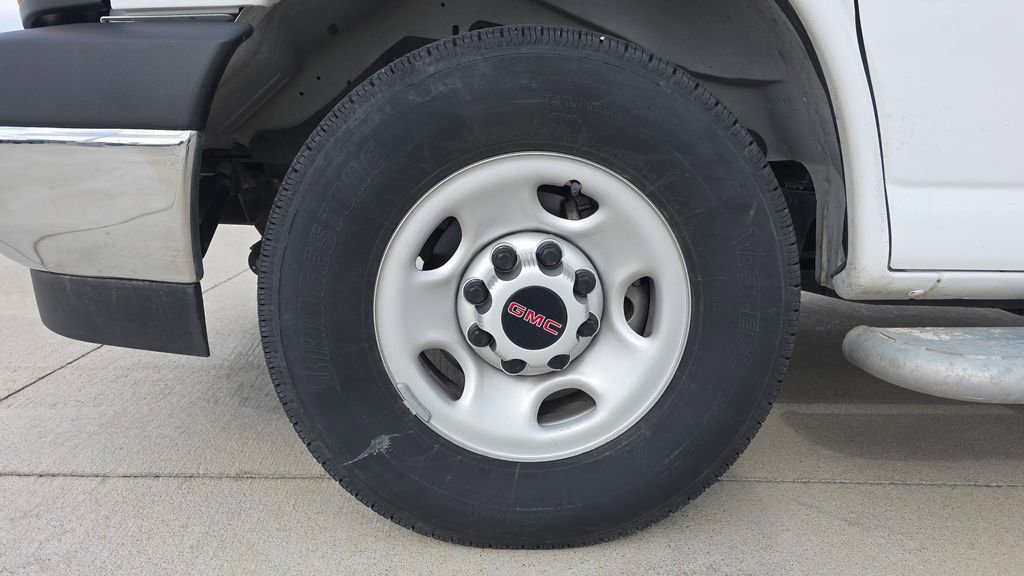 Used 2024 GMC Savana 2500 w/ Driver Convenience Package image 10