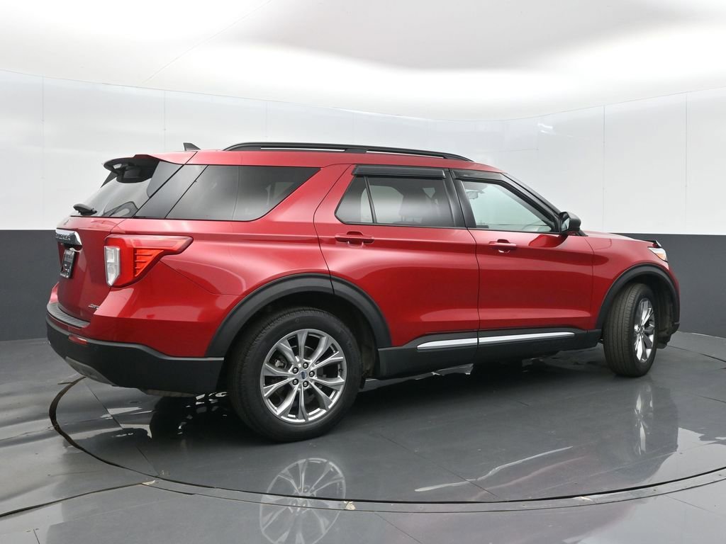 Used 2022 Ford Explorer XLT w/ Equipment Group 202A image 7