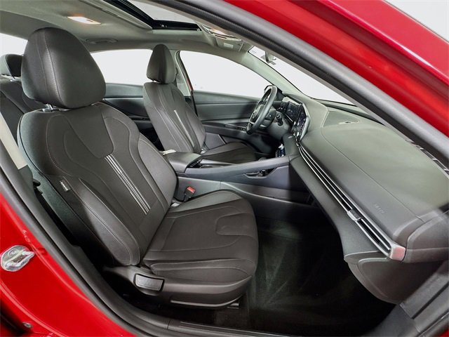 Used 2021 Hyundai Elantra SEL w/ Convenience + Premium Package image 27