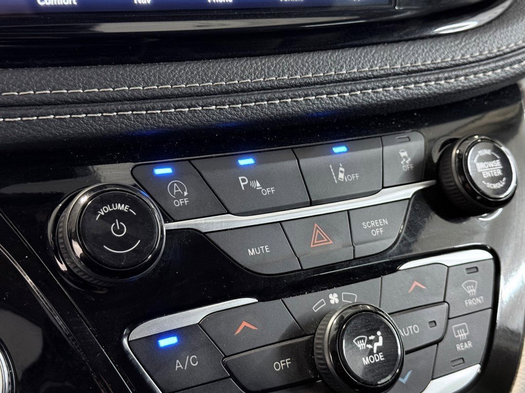 Used 2024 Chrysler Pacifica Limited image 30