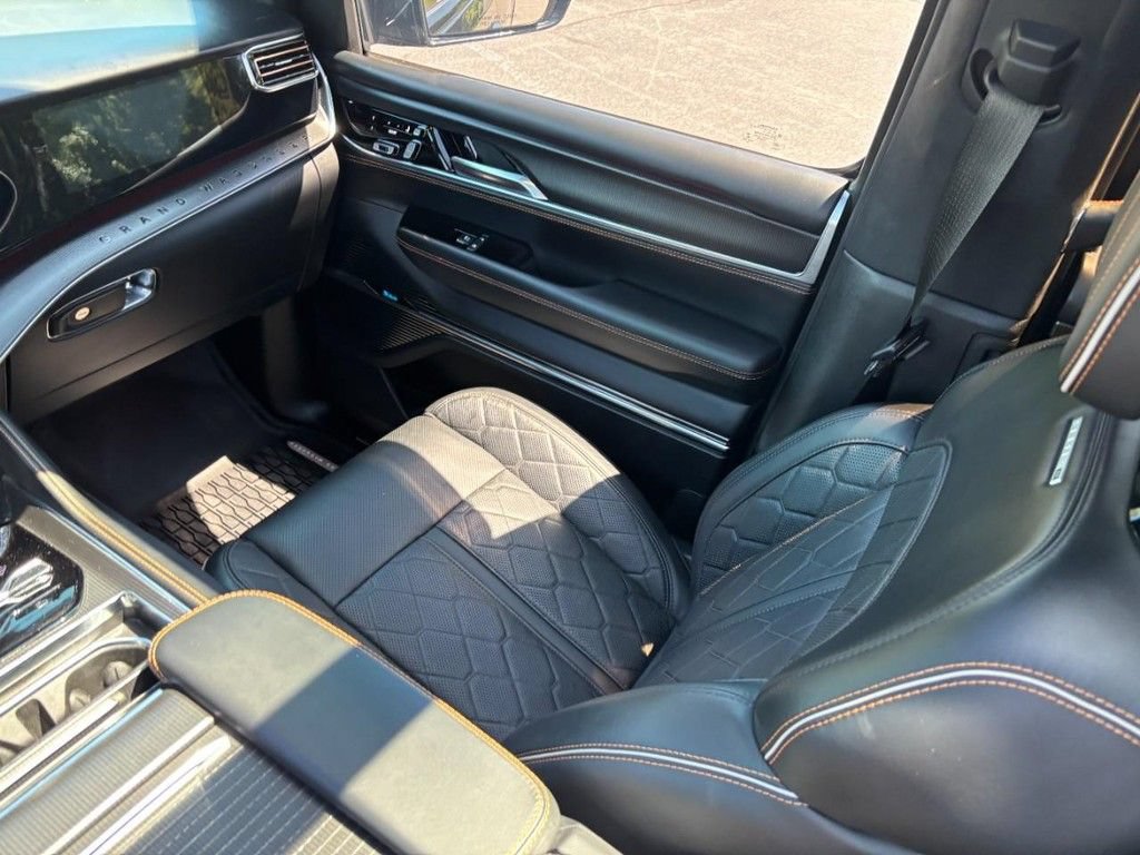 Used 2024 Jeep Grand Wagoneer Series III w/ Rear Seat Video Group 1 AWD/4WD image 17
