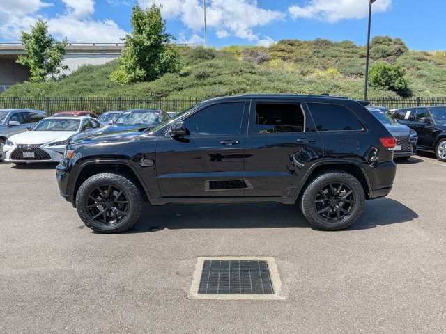 Used 2021 Jeep Grand Cherokee Laredo X image 9