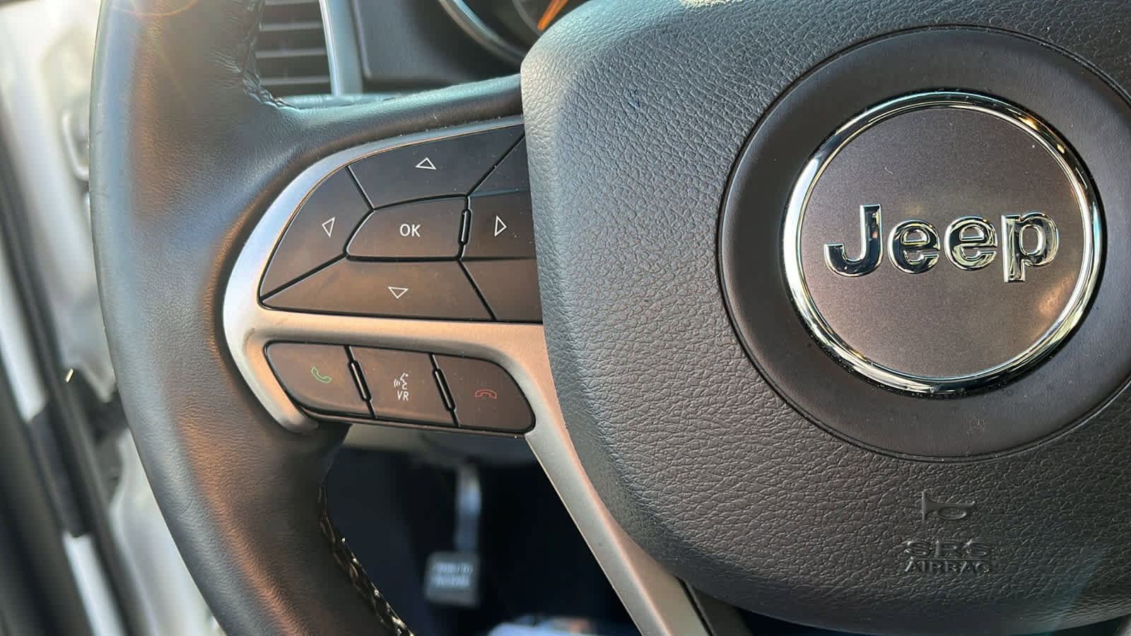 Used 2019 Jeep Grand Cherokee Altitude image 12