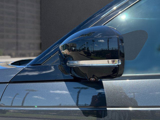 New 2025 Land Rover Discovery Dynamic SE image 11