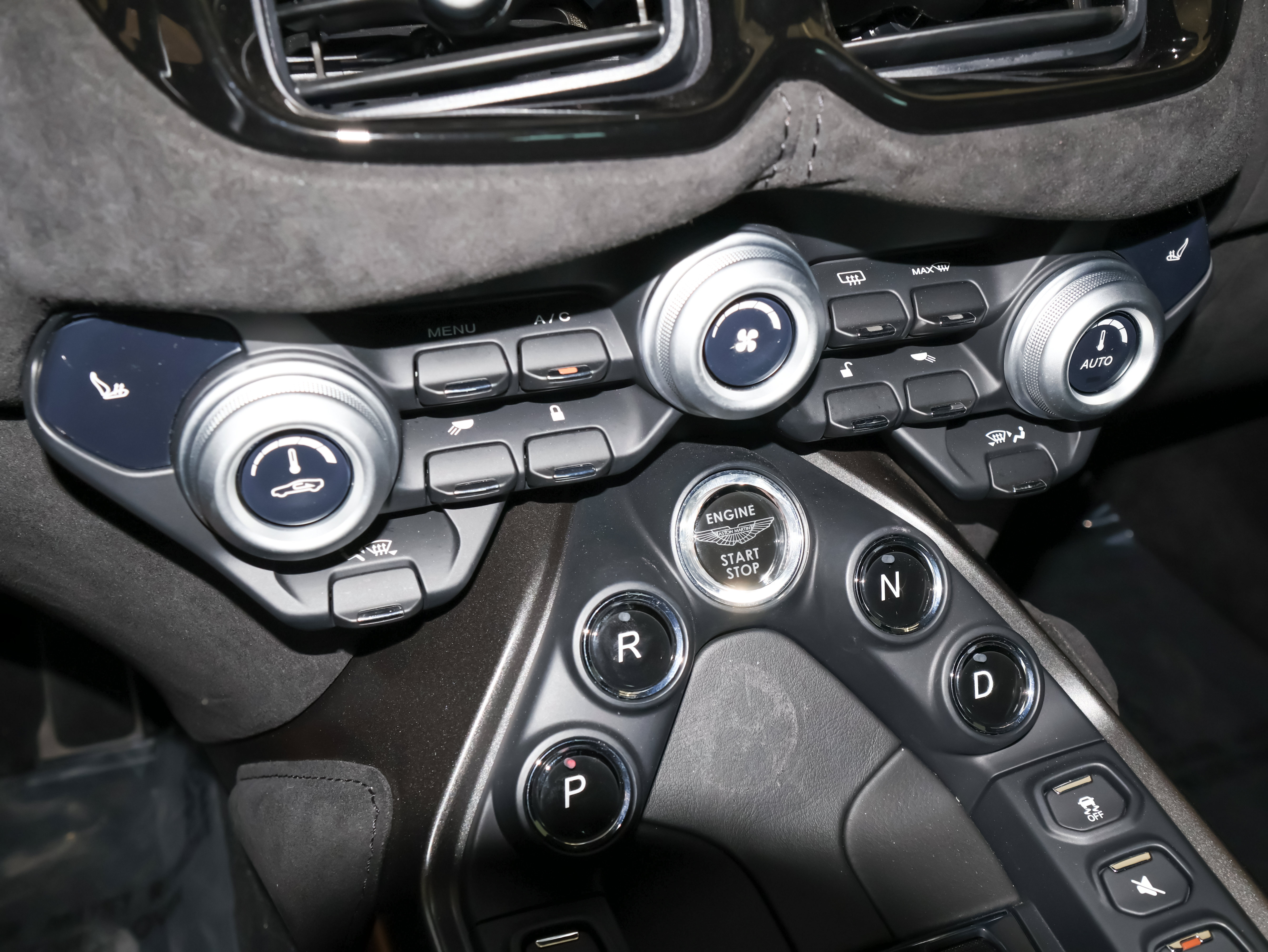 Used 2021 Aston Martin V8 Vantage Coupe RWD image 21