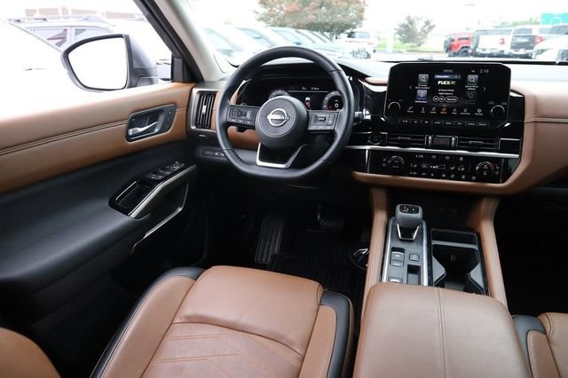 Certified 2025 Nissan Pathfinder Platinum w/ Cargo Package FWD image 26
